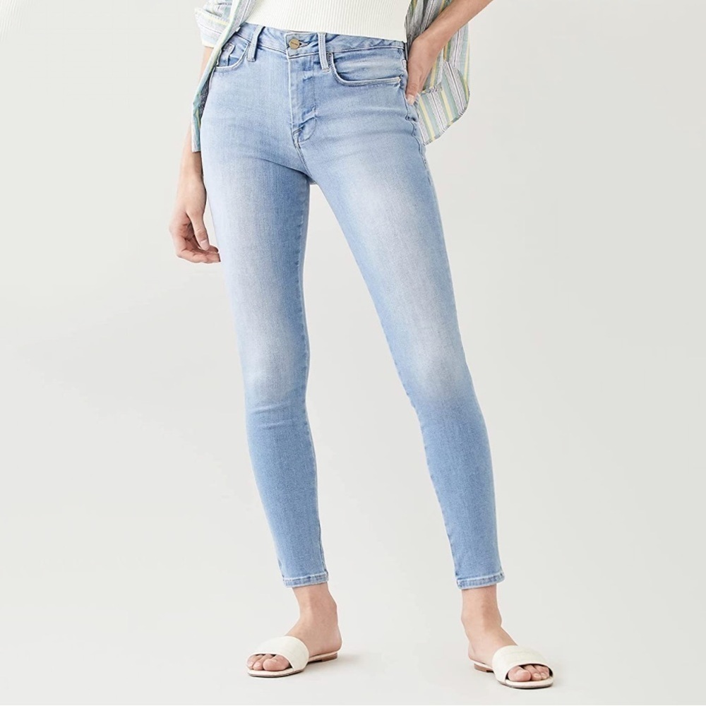 NEW Frame Le One Mid Rise Skinny Jeans in Cassio Light Wash